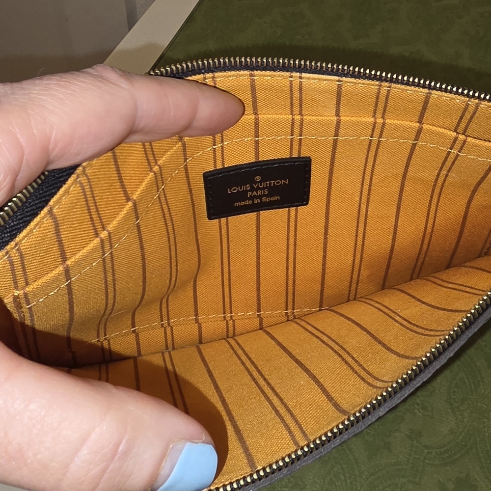 Louis Vuitton Neverfull Black & White Monogram Pouch - Picture 14 of 16